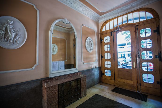 Elegant 2-Room Apartment in Prime Berlin-Charlottenburg
