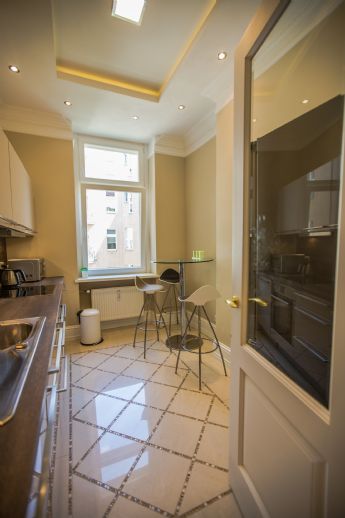 Elegant 2-Room Apartment in Prime Berlin-Charlottenburg