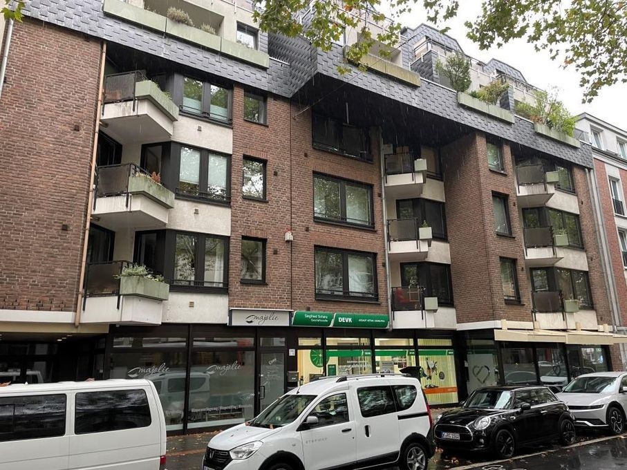1-Room Apartment with Solid Condition in Cologne-Sülz