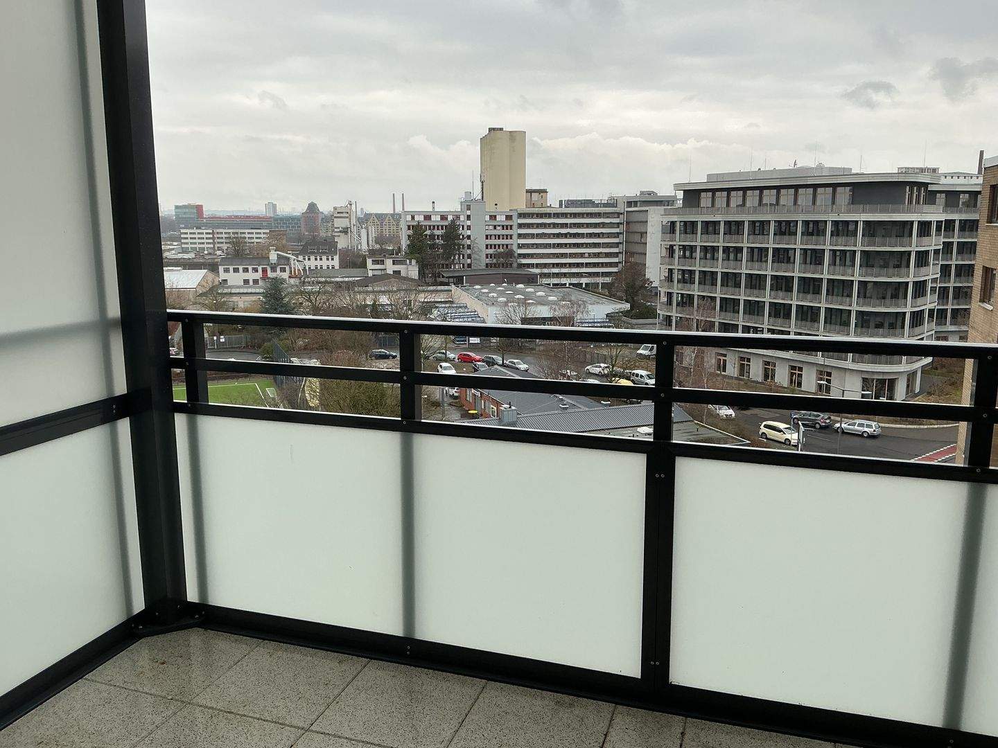 Spacious 5-Room Apartment with Rhein View in Cologne-Deutz
