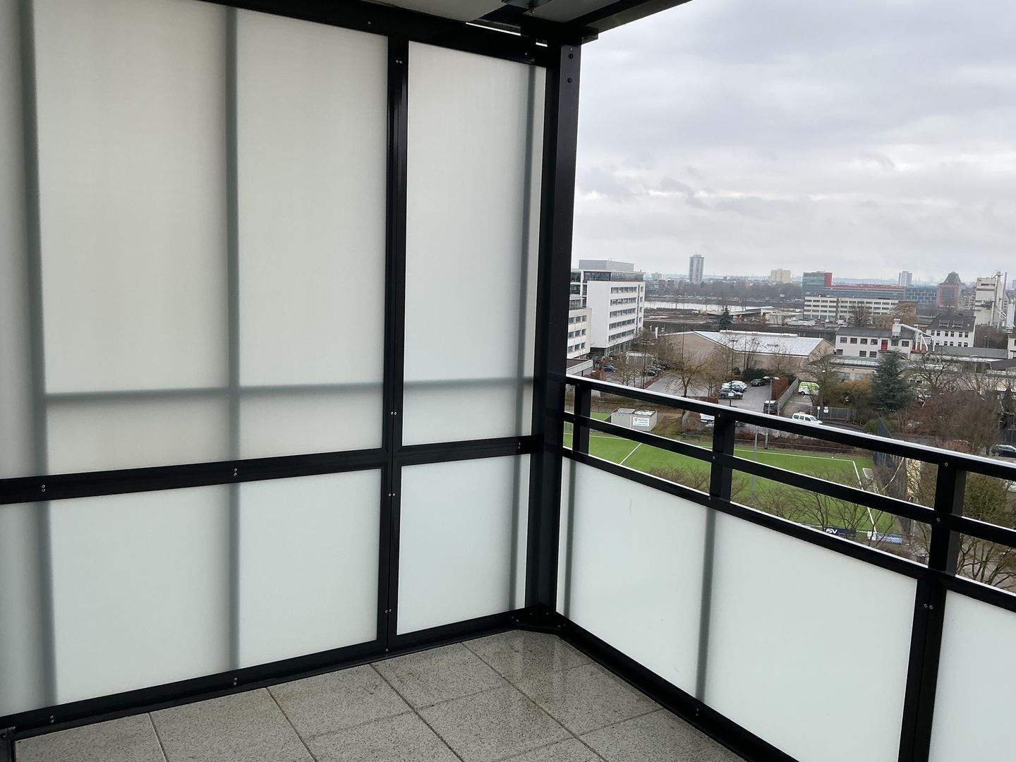 Spacious 5-Room Apartment with Rhein View in Cologne-Deutz