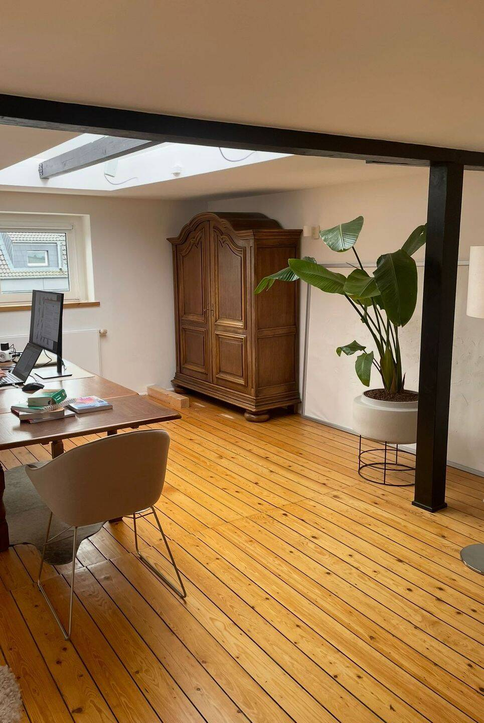 Modern 2-Level Maisonette with Balcony in Hamburg-Winterhude