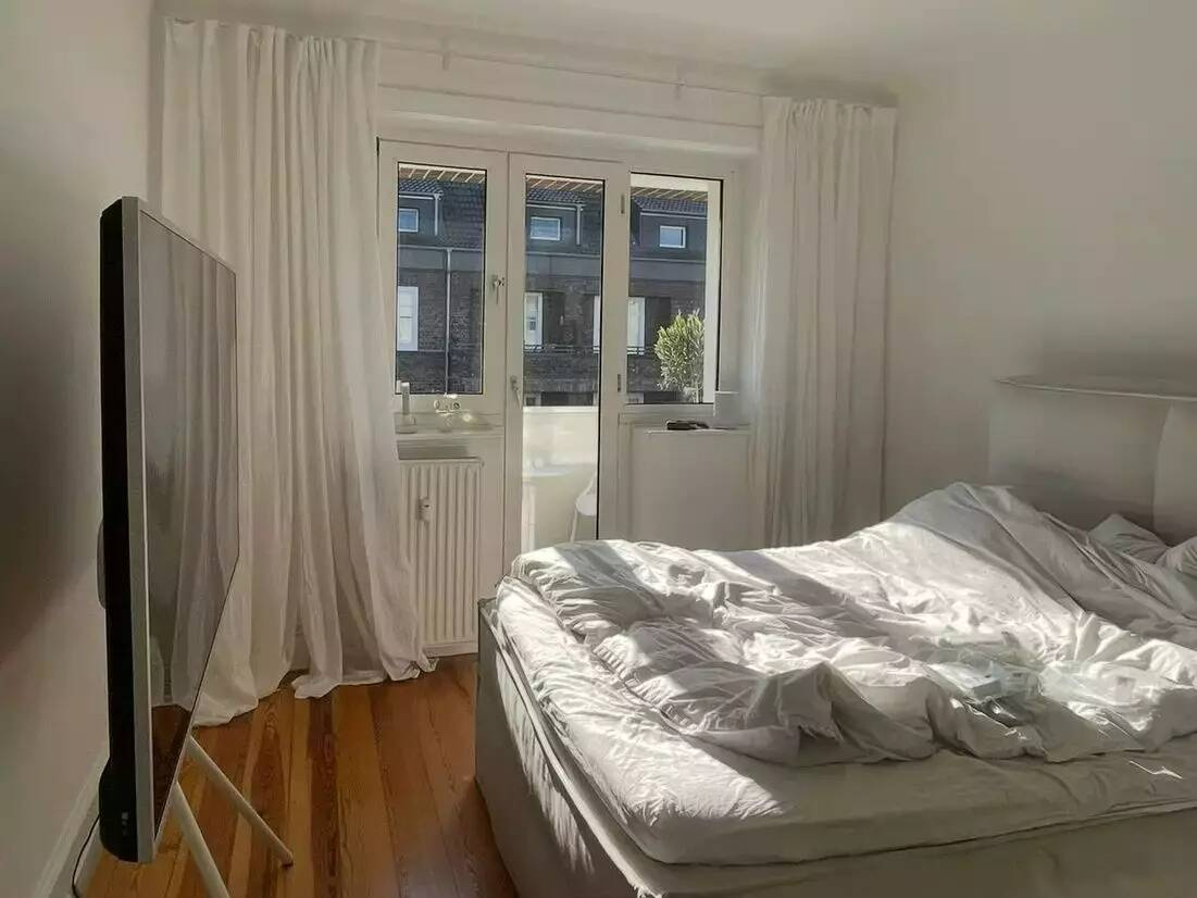 Modern 2-Level Maisonette with Balcony in Hamburg-Winterhude