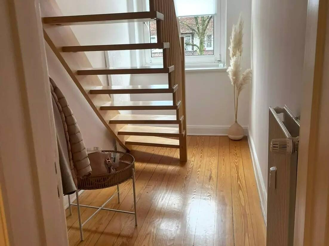 Modern 2-Level Maisonette with Balcony in Hamburg-Winterhude