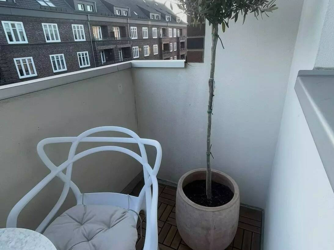 Modern 2-Level Maisonette with Balcony in Hamburg-Winterhude