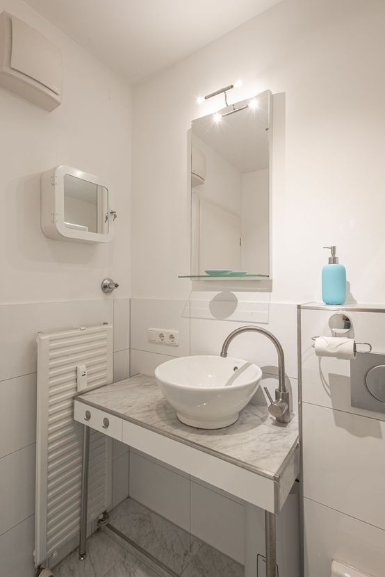 Bright 2-Room Apartment with Balcony & Fitted Kitchen in Schorndorf