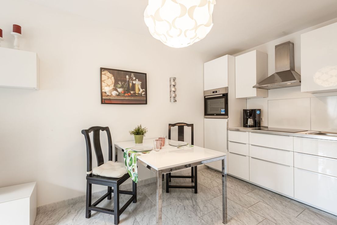 Bright 2-Room Apartment with Balcony & Fitted Kitchen in Schorndorf