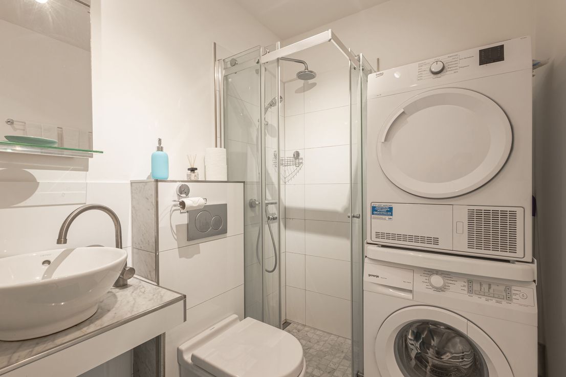 Bright 2-Room Apartment with Balcony & Fitted Kitchen in Schorndorf