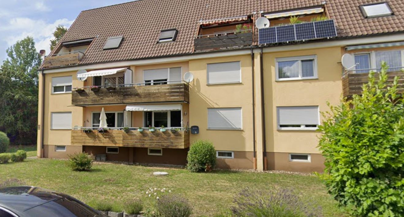 Bright 2-Room Apartment with Balcony & Fitted Kitchen in Schorndorf