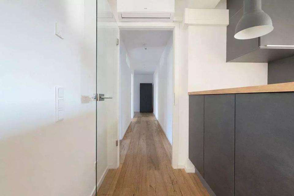Elegant 4-Room Apartment with Balcony & Garage in Prime Offenbach Location