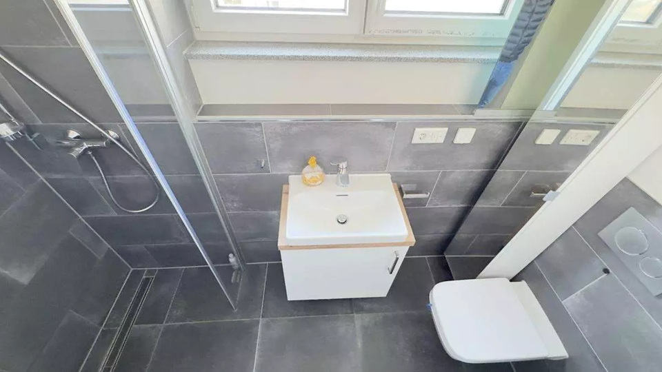 Elegant 4-Room Apartment with Balcony & Garage in Prime Offenbach Location