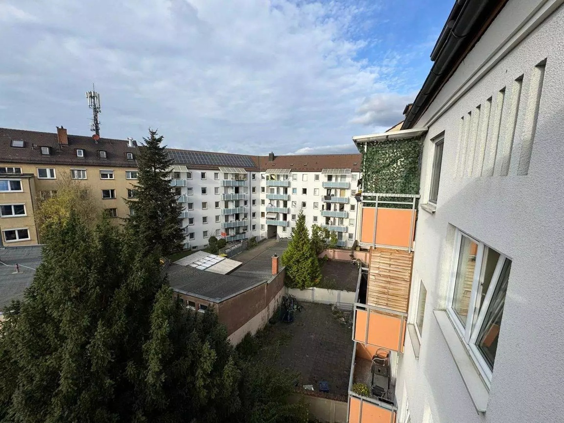 Modernized 3-Room Apartment with Balcony in Nürnberg-Steinbühl