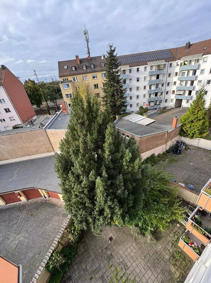 Modernized 3-Room Apartment with Balcony in Nürnberg-Steinbühl