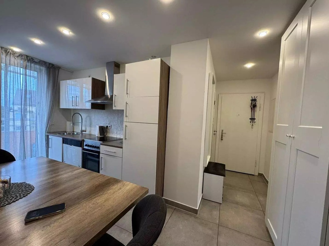 Modernized 3-Room Apartment with Balcony in Nürnberg-Steinbühl
