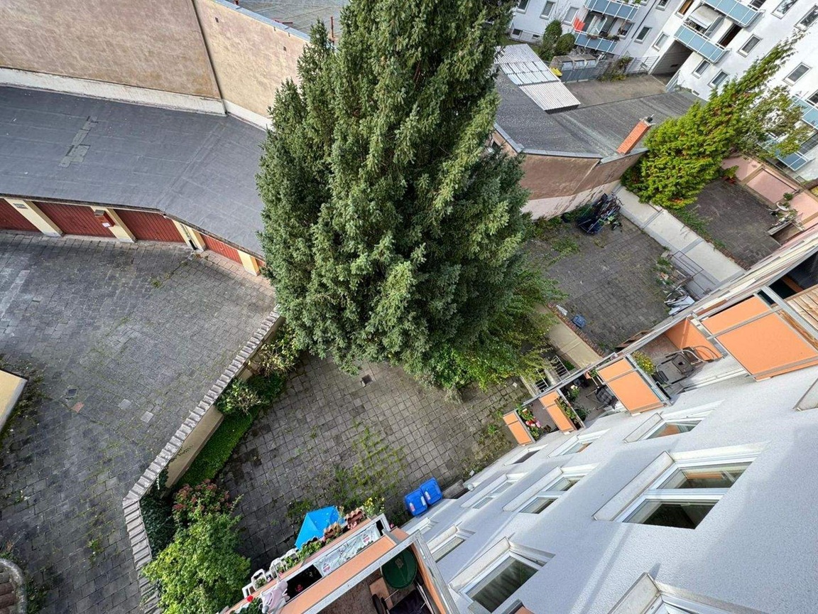 Modernized 3-Room Apartment with Balcony in Nürnberg-Steinbühl