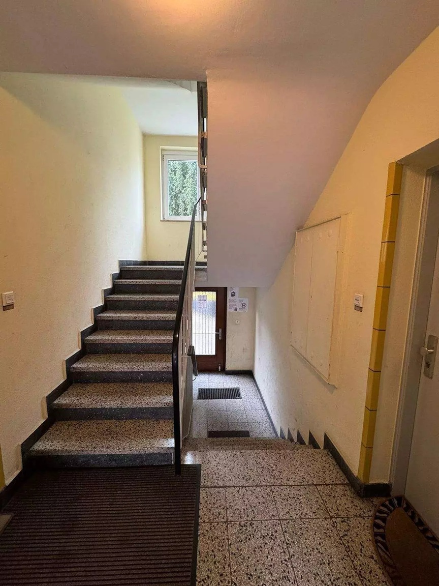 Modernized 3-Room Apartment with Balcony in Nürnberg-Steinbühl