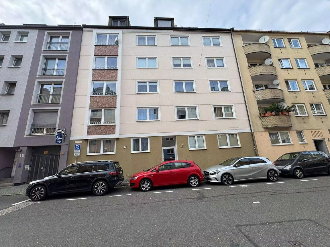 Modernized 3-Room Apartment with Balcony in Nürnberg-Steinbühl