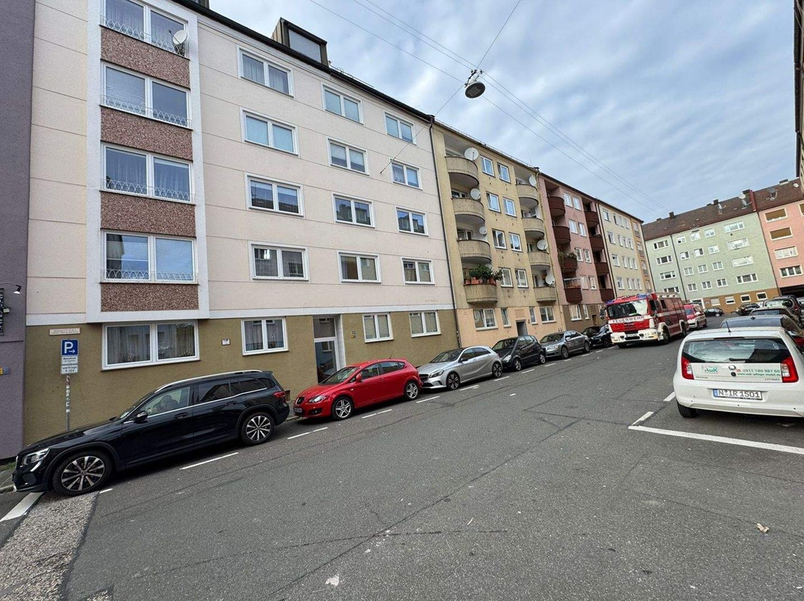 Modernized 3-Room Apartment with Balcony in Nürnberg-Steinbühl