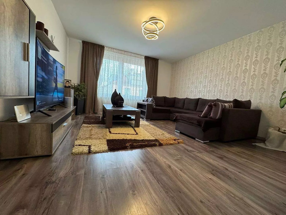 Modernized 3-Room Apartment with Balcony in Nürnberg-Steinbühl