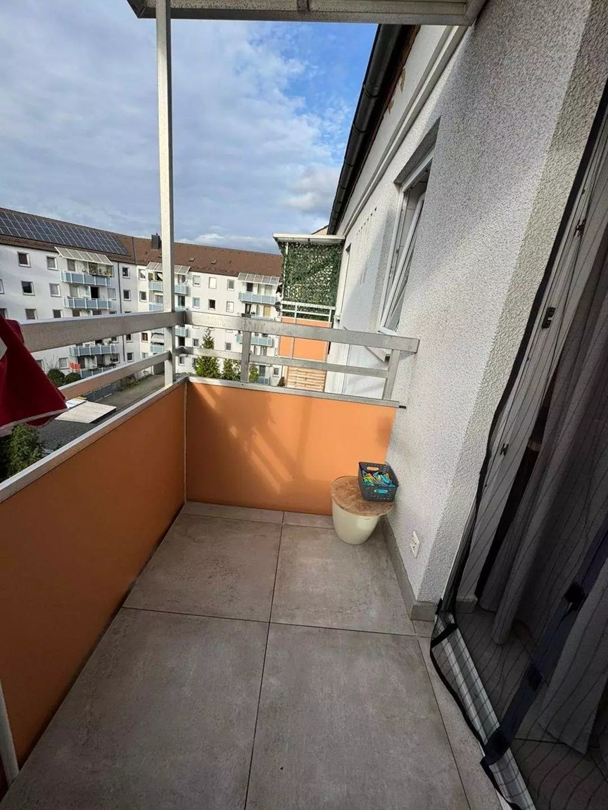 Modernized 3-Room Apartment with Balcony in Nürnberg-Steinbühl