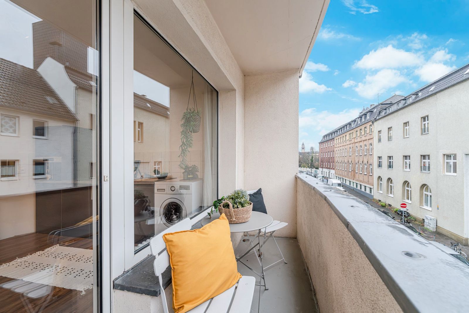 Stylish 2-Room Apartment with Balcony in Düsseldorf