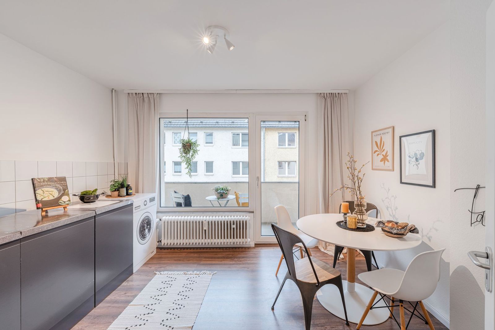 Stylish 2-Room Apartment with Balcony in Düsseldorf