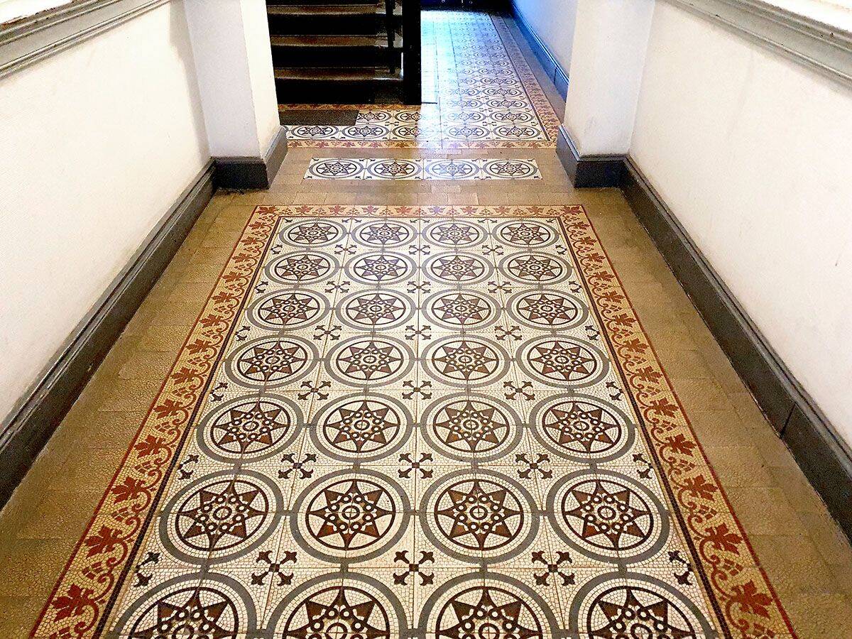 Elegant 4-Room Apartment with Private Courtyard Access in Berlin-Charlottenburg
