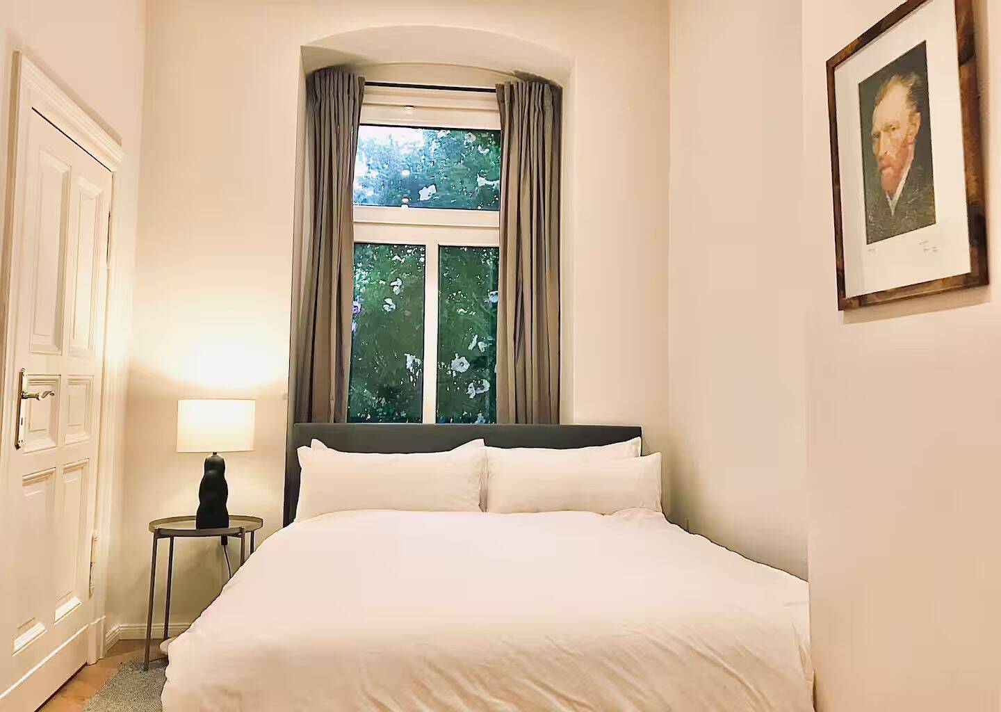 Elegant 4-Room Apartment with Private Courtyard Access in Berlin-Charlottenburg