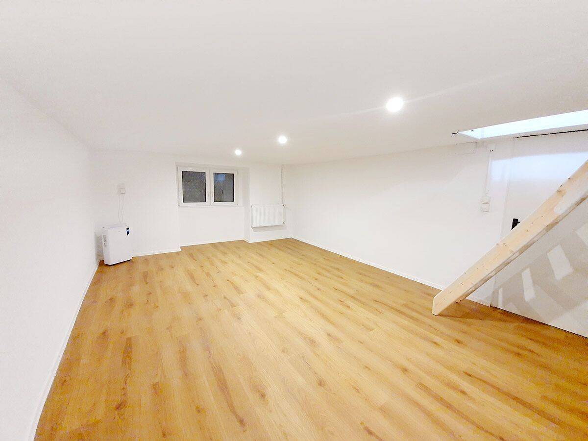 Elegant 4-Room Apartment with Private Courtyard Access in Berlin-Charlottenburg