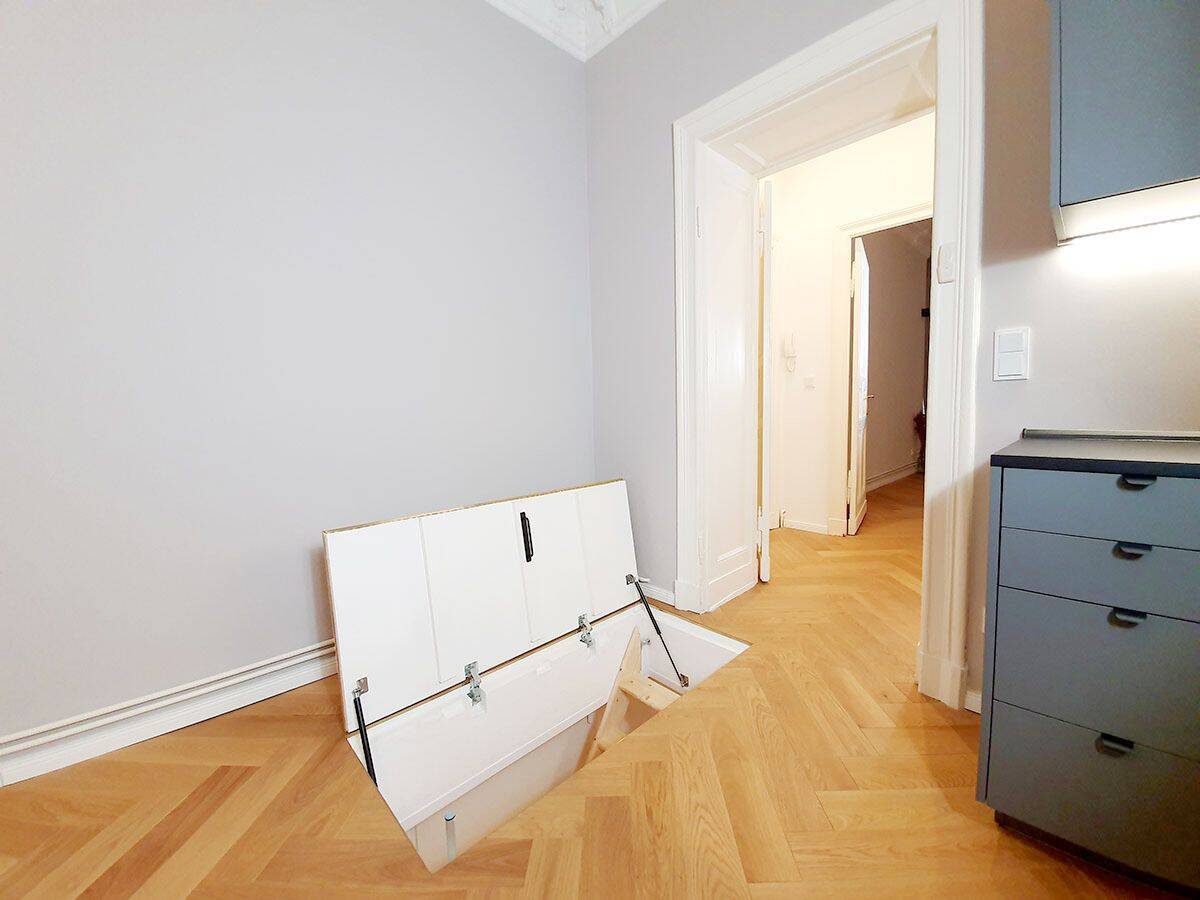 Elegant 4-Room Apartment with Private Courtyard Access in Berlin-Charlottenburg