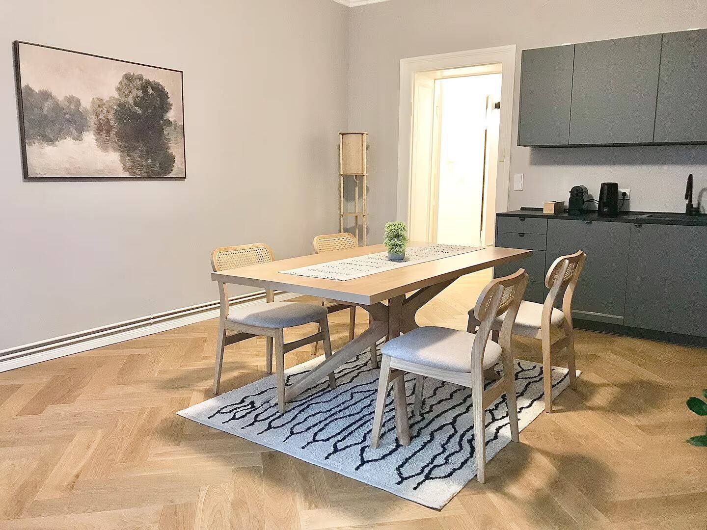 Elegant 4-Room Apartment with Private Courtyard Access in Berlin-Charlottenburg