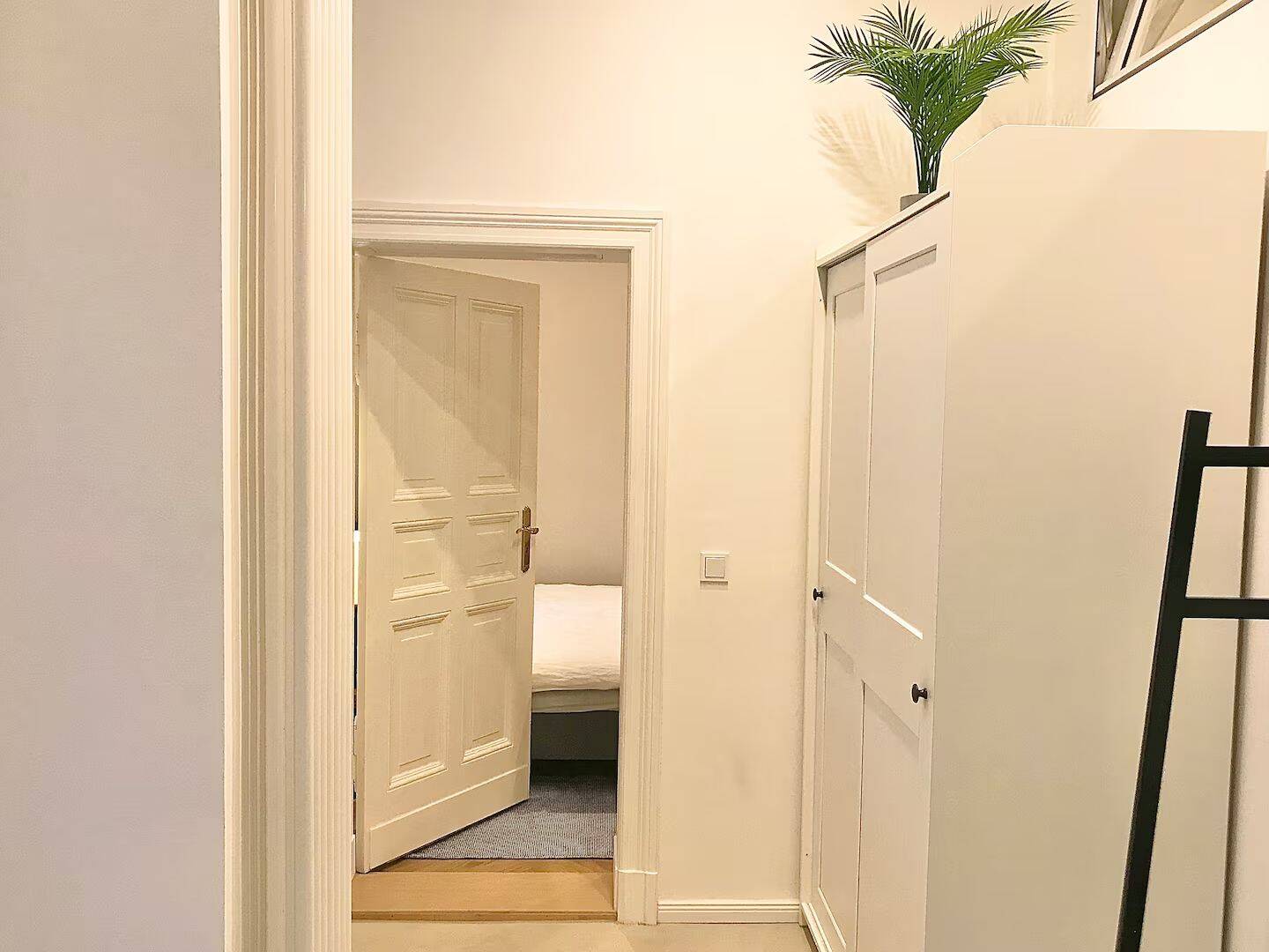 Elegant 4-Room Apartment with Private Courtyard Access in Berlin-Charlottenburg