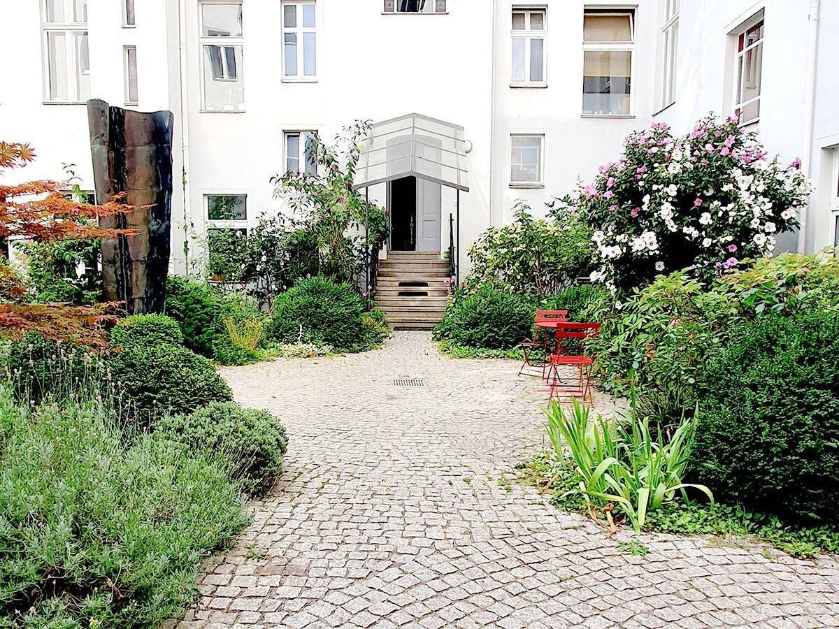 Elegant 4-Room Apartment with Private Courtyard Access in Berlin-Charlottenburg