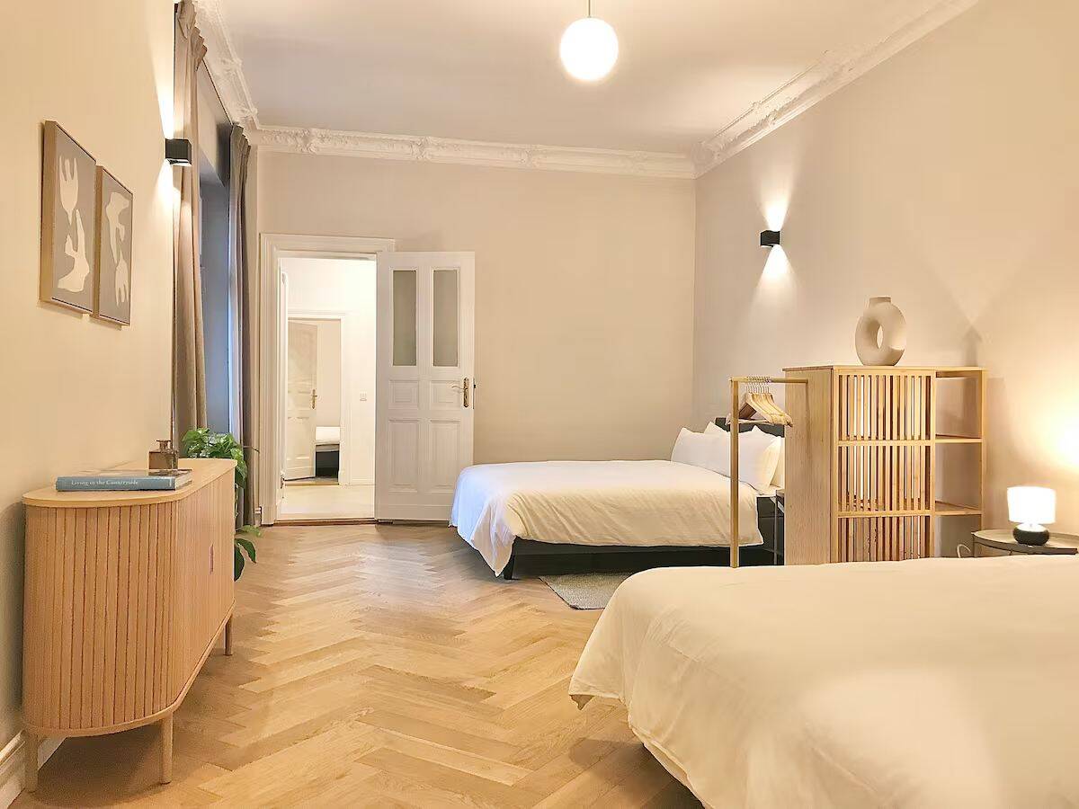 Elegant 4-Room Apartment with Private Courtyard Access in Berlin-Charlottenburg