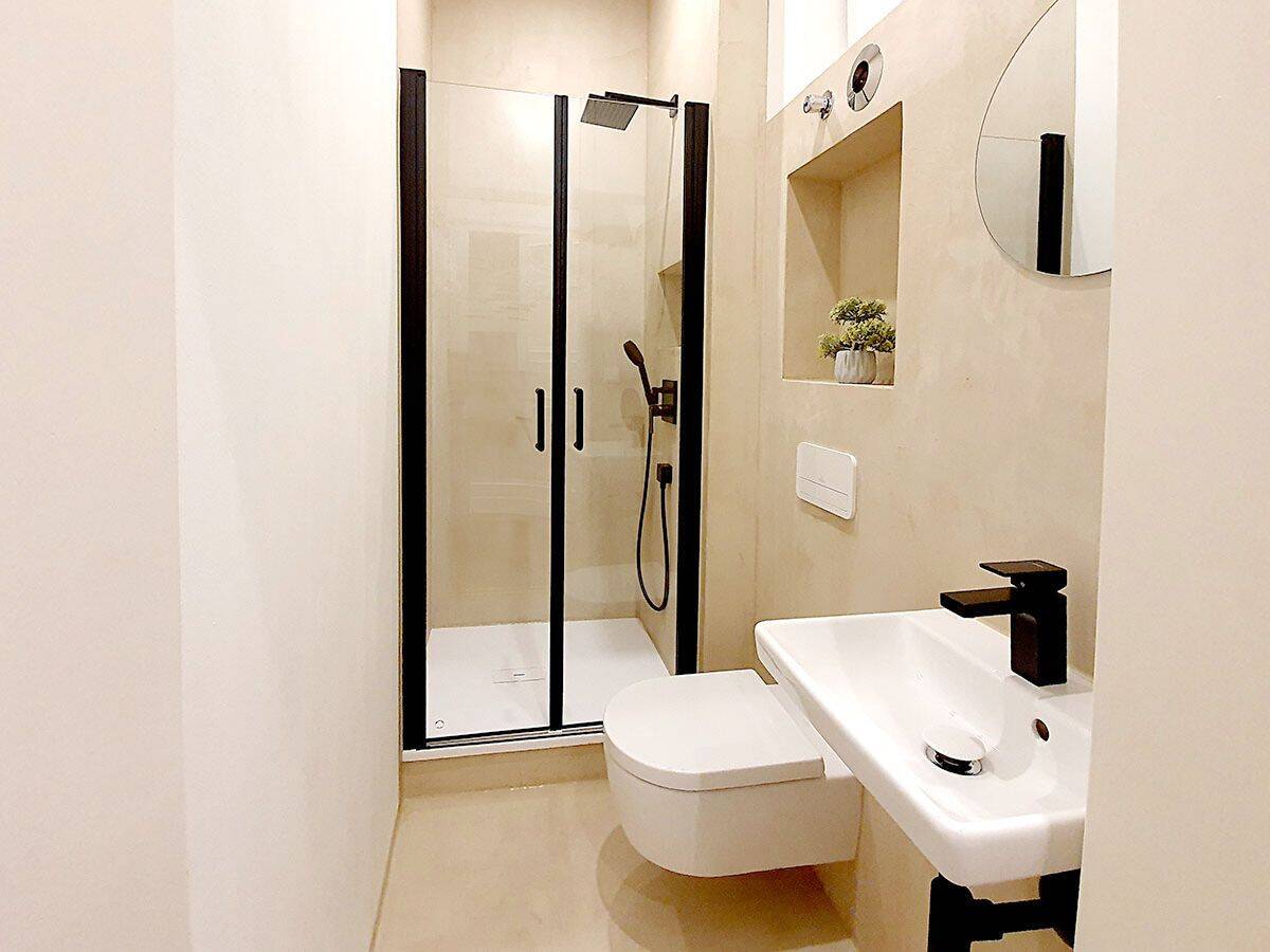 Elegant 4-Room Apartment with Private Courtyard Access in Berlin-Charlottenburg