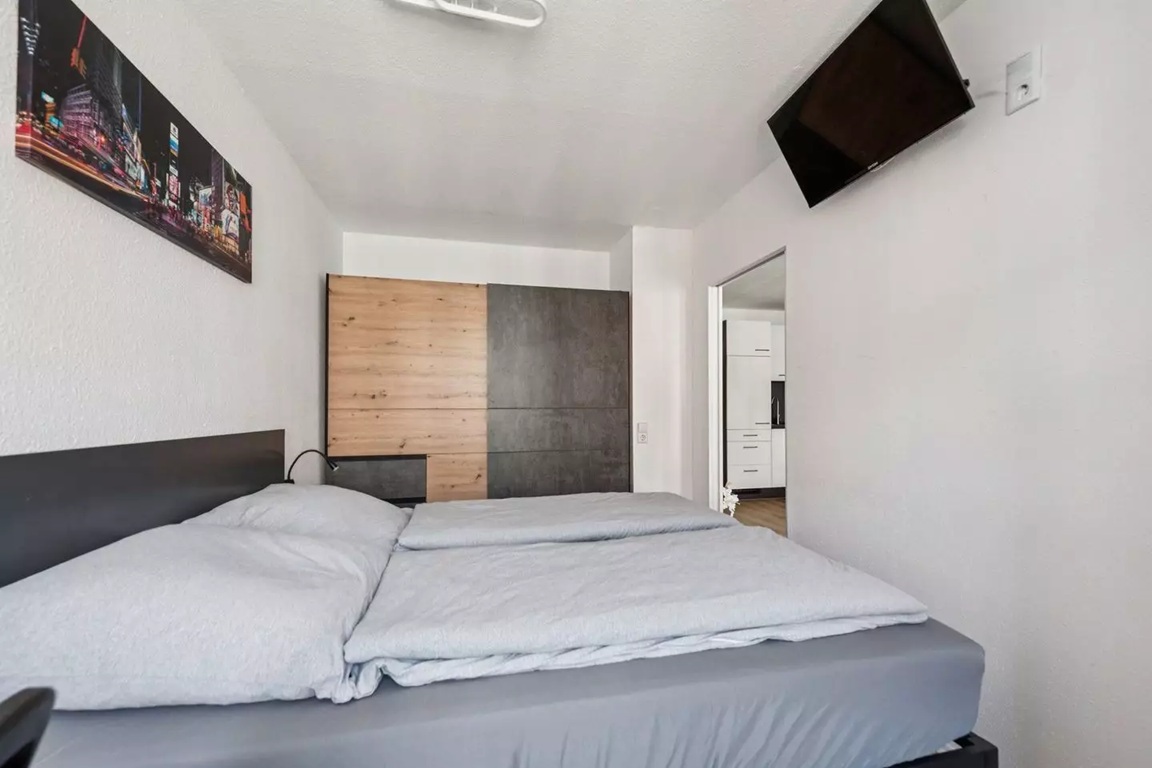 Fully Furnished 2-Room Apartment with Balcony & Underground Parking in Berlin-Friedrichshain