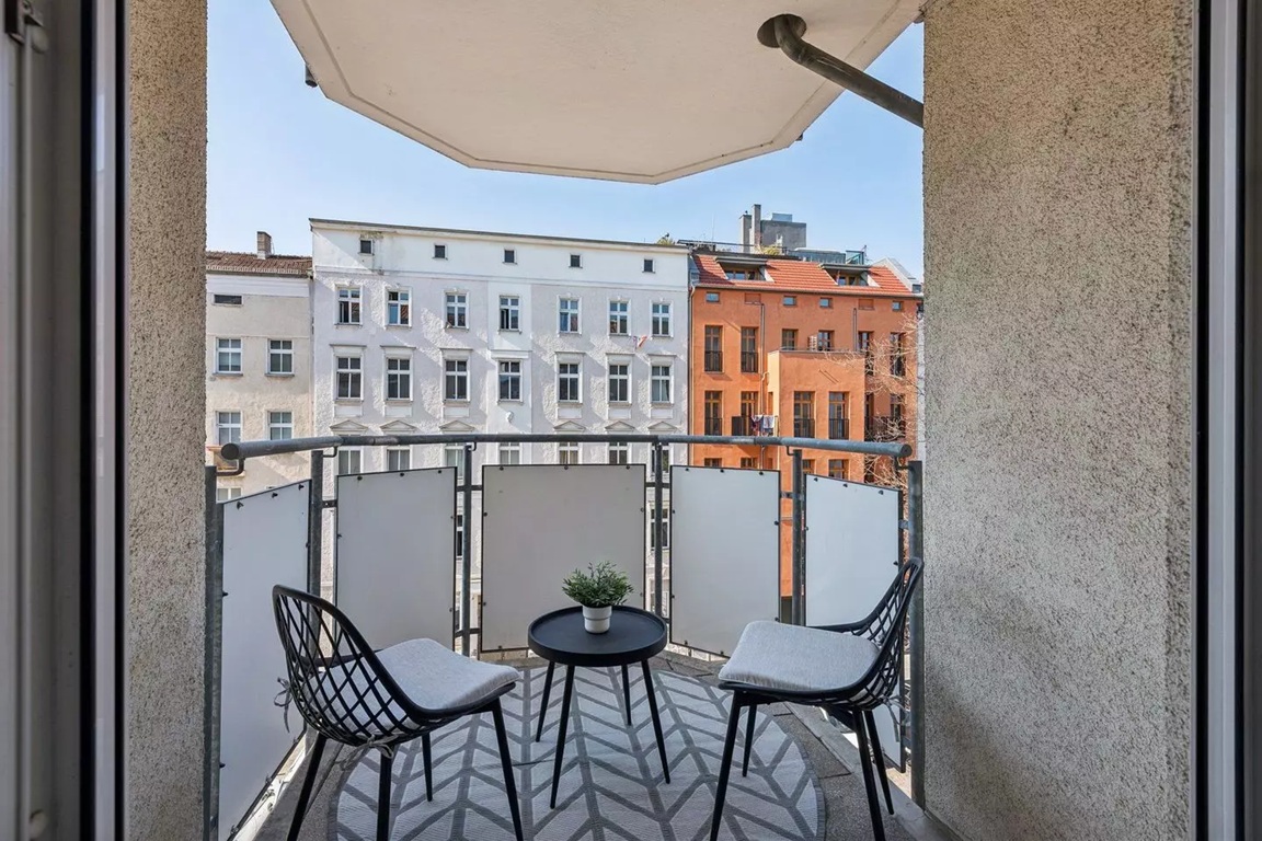 Fully Furnished 2-Room Apartment with Balcony & Underground Parking in Berlin-Friedrichshain