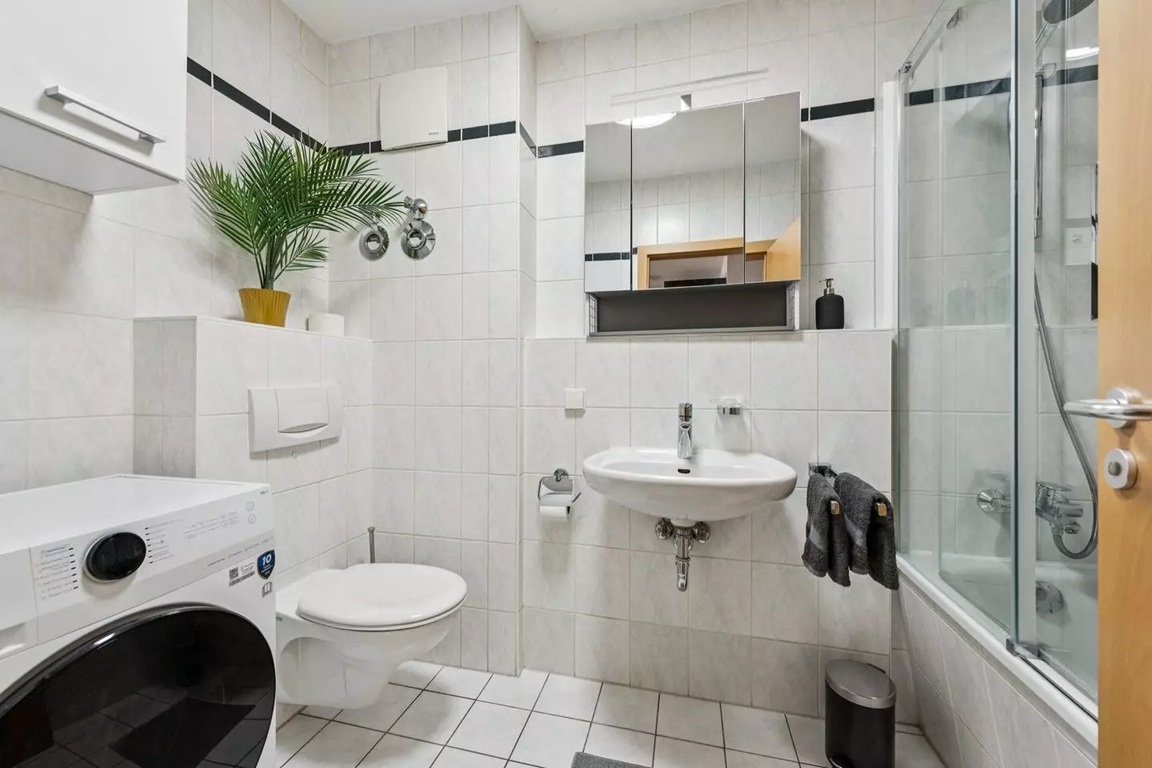 Fully Furnished 2-Room Apartment with Balcony & Underground Parking in Berlin-Friedrichshain