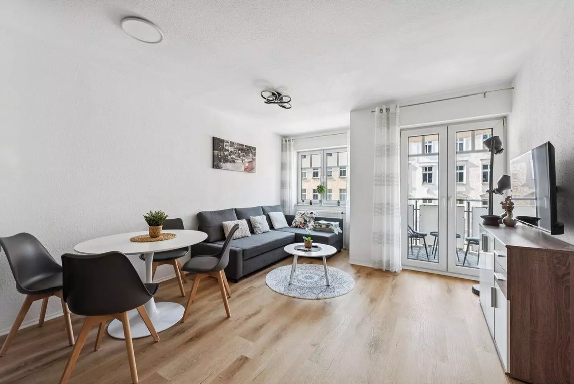 Fully Furnished 2-Room Apartment with Balcony & Underground Parking in Berlin-Friedrichshain