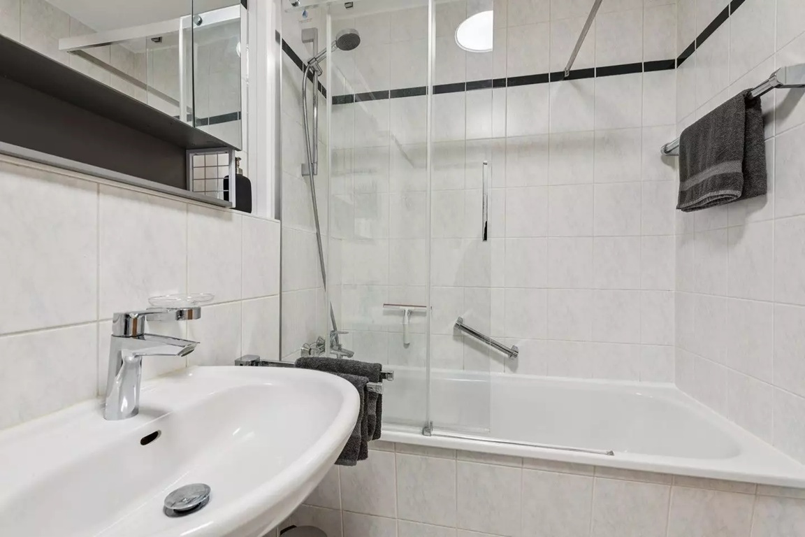 Fully Furnished 2-Room Apartment with Balcony & Underground Parking in Berlin-Friedrichshain