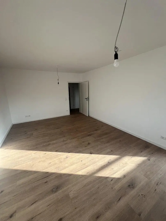 Freshly Renovated 2-Room Apartment with Balcony in Nürnberg