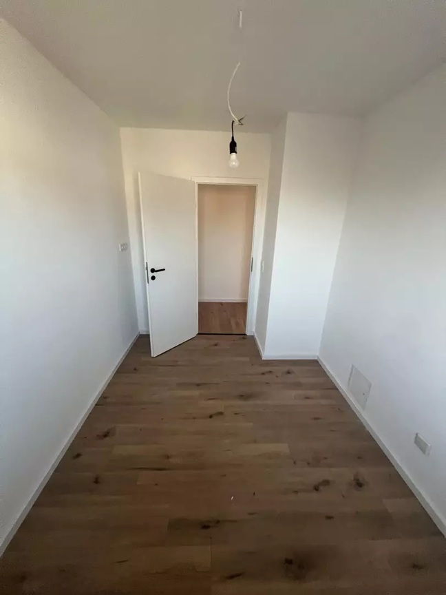 Freshly Renovated 2-Room Apartment with Balcony in Nürnberg