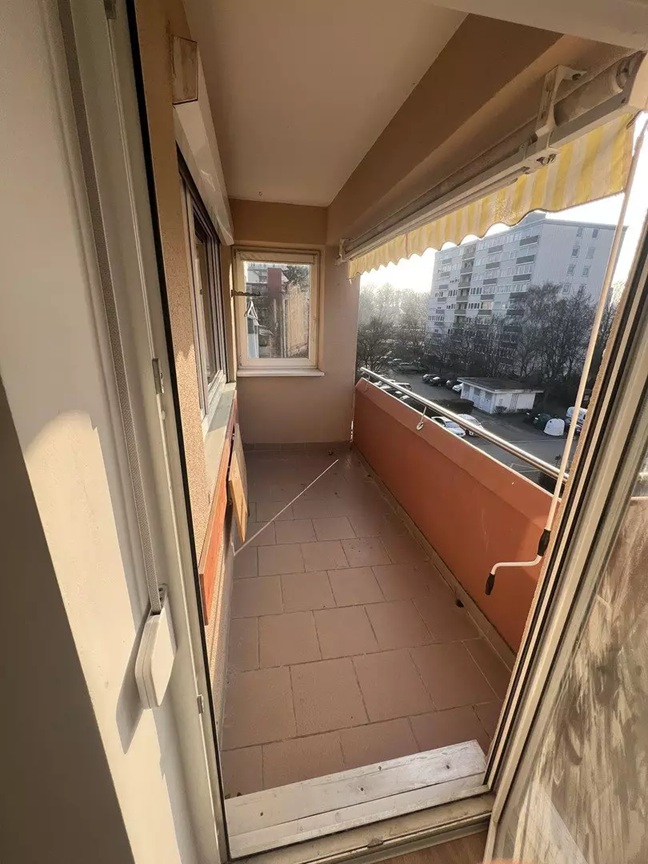 Freshly Renovated 2-Room Apartment with Balcony in Nürnberg