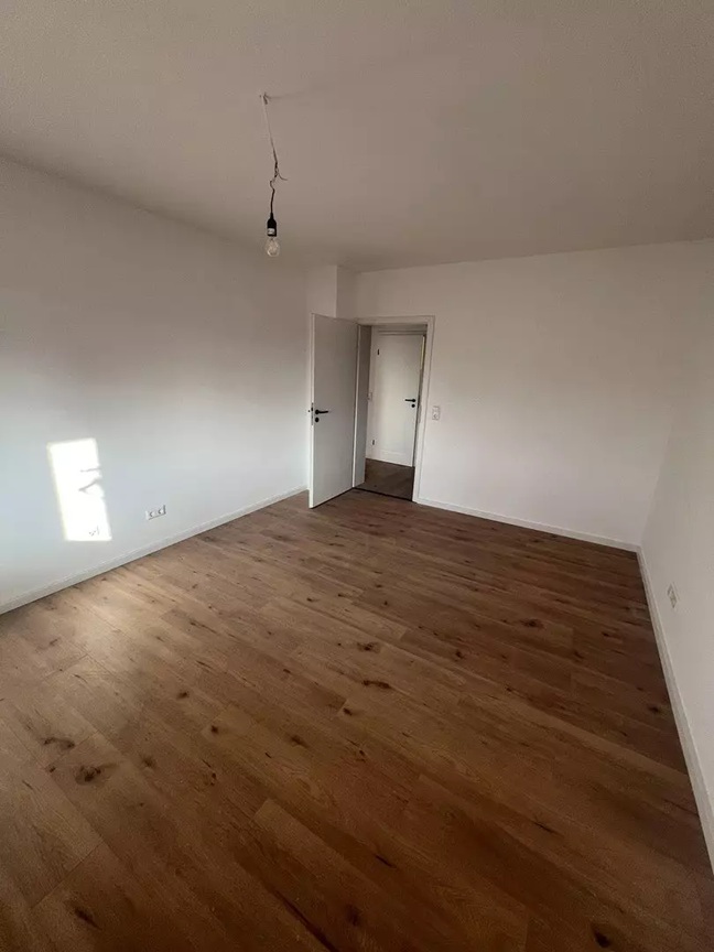 Freshly Renovated 2-Room Apartment with Balcony in Nürnberg