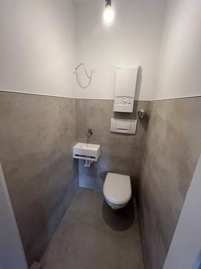 Freshly Renovated 2-Room Apartment with Balcony in Nürnberg