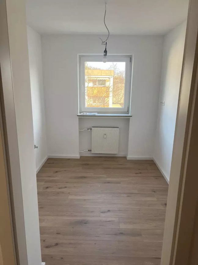 Freshly Renovated 2-Room Apartment with Balcony in Nürnberg