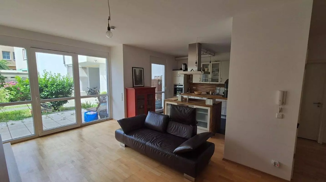 Maisonette-Style 3-Room “House-in-House” with Garden in Frankfurt Sachsenhausen