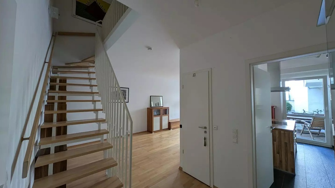 Maisonette-Style 3-Room “House-in-House” with Garden in Frankfurt Sachsenhausen