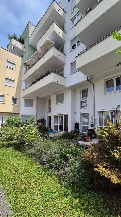 Maisonette-Style 3-Room “House-in-House” with Garden in Frankfurt Sachsenhausen