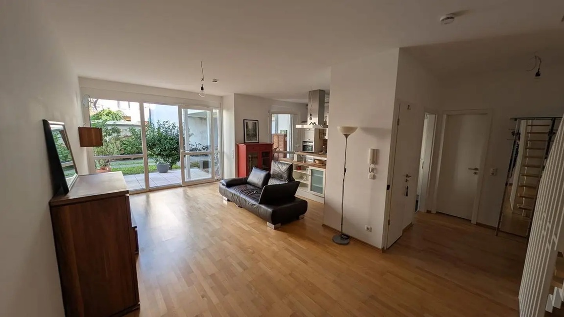 Maisonette-Style 3-Room “House-in-House” with Garden in Frankfurt Sachsenhausen